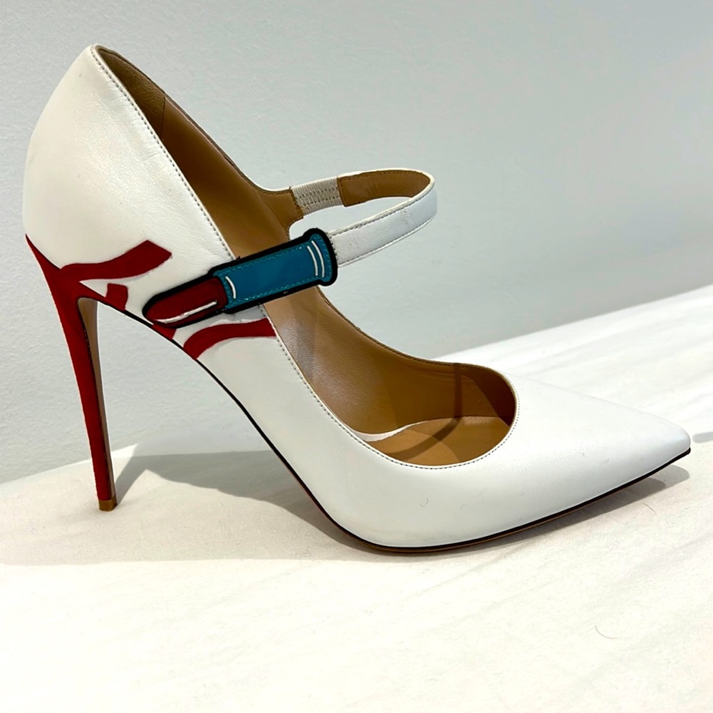 Valentino lip stick heel never worn